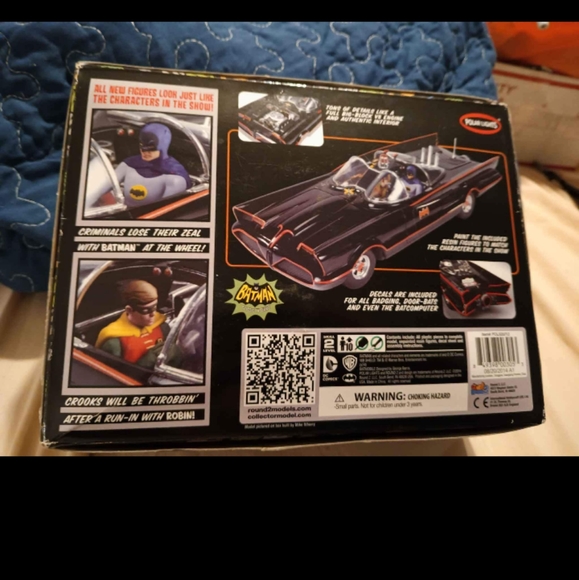2014 Polar Lights Classic Batmobile DIY Model - Picture 4 of 10